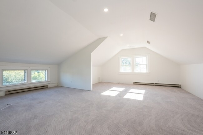 Building Photo - 176 Grove Ave