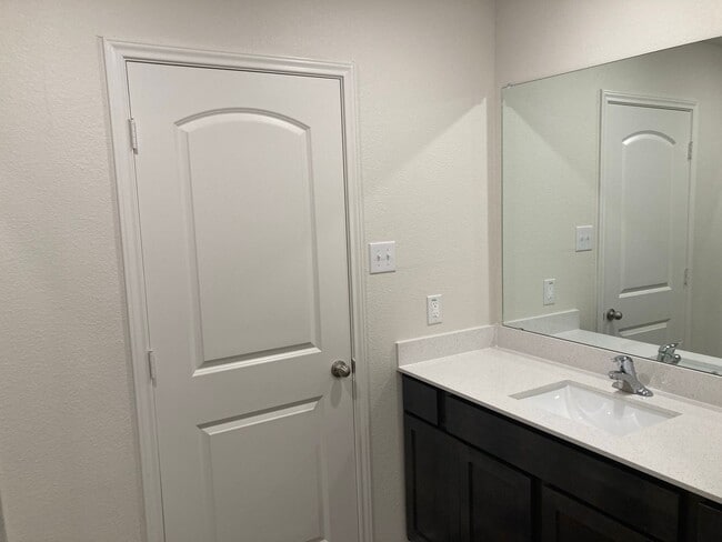 Building Photo - 3007 Boran Dr