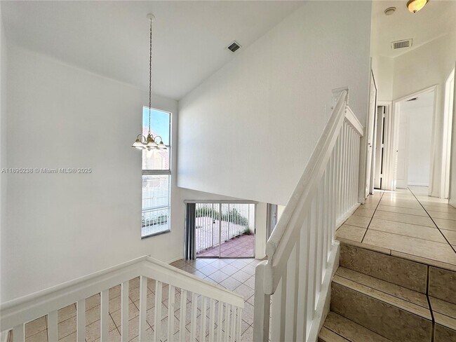 Building Photo - 3002 San Remo Cir