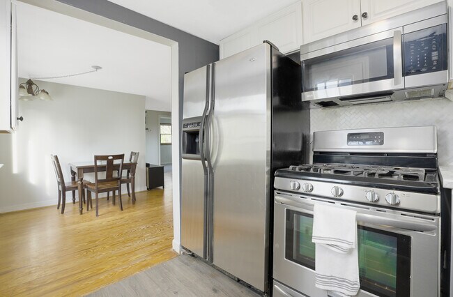 Building Photo - 30 Florence St