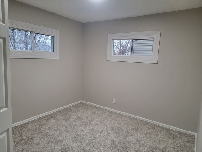 Building Photo - 1196 Thorndale Dr