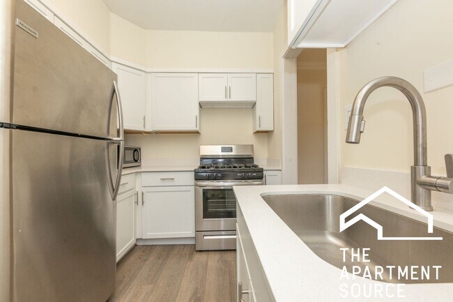 Building Photo - 209 Kedzie St