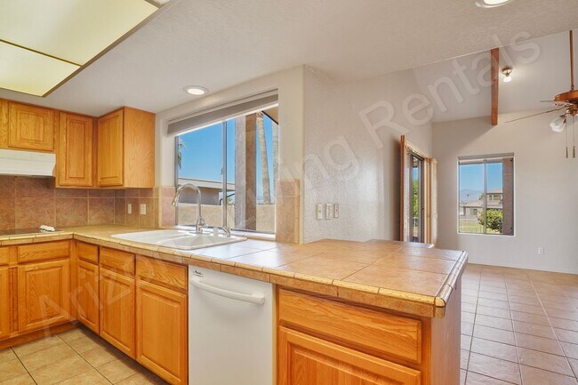 Building Photo - VIEWS ON THE GREEN WITH LARGE LOFT