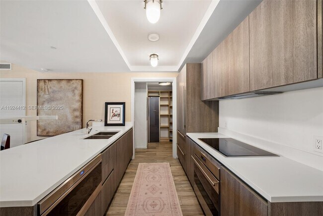 Building Photo - 801 S Miami Ave