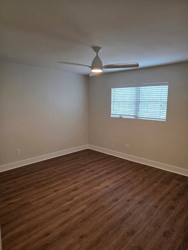 Building Photo - 806 Park Lane