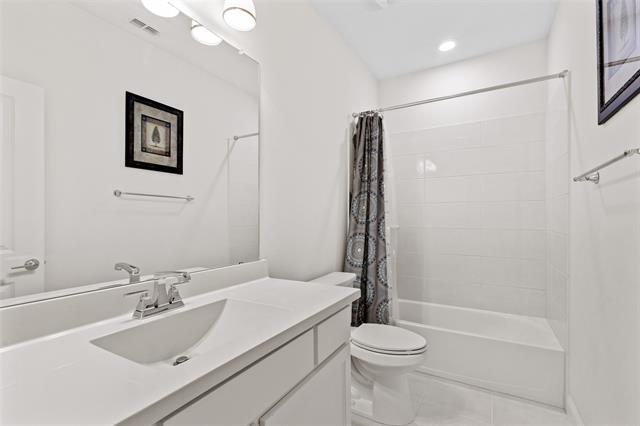 Building Photo - 2445 Saffire Way