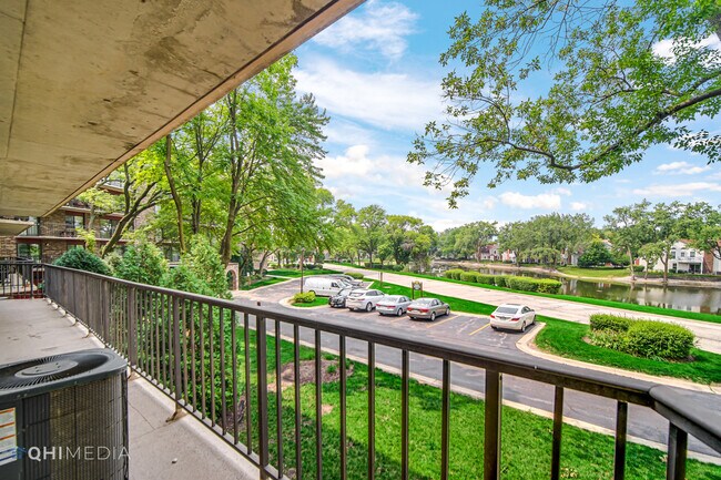 Building Photo - 111 S Baybrook Dr