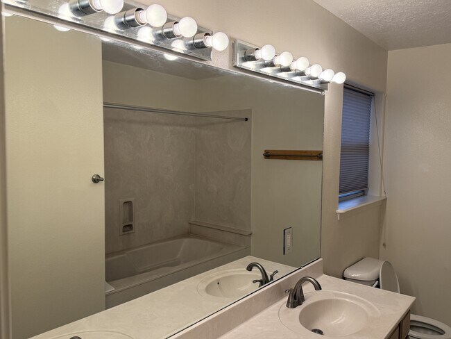 Building Photo - 10538 Olympic St NW