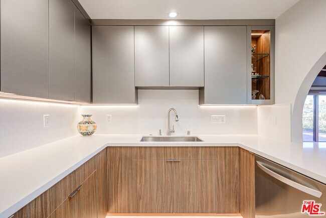 Building Photo - 4520 Gable Dr