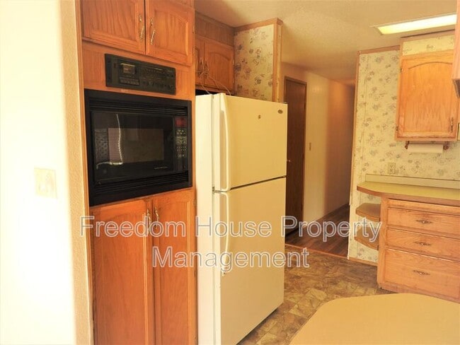 Building Photo - 2770 Rio Rico Dr