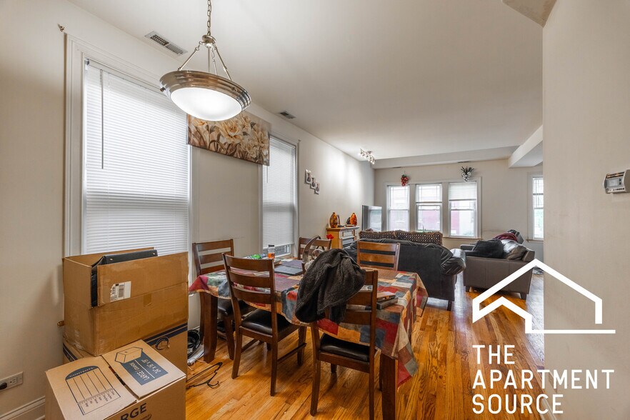 Building Photo - 1720 W Beach Ave
