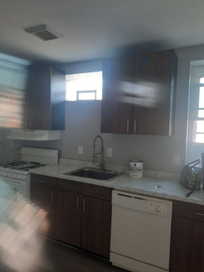 Building Photo - Cute Apartment for Rent