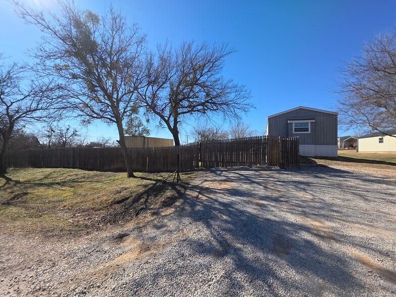 Building Photo - 511 S California St