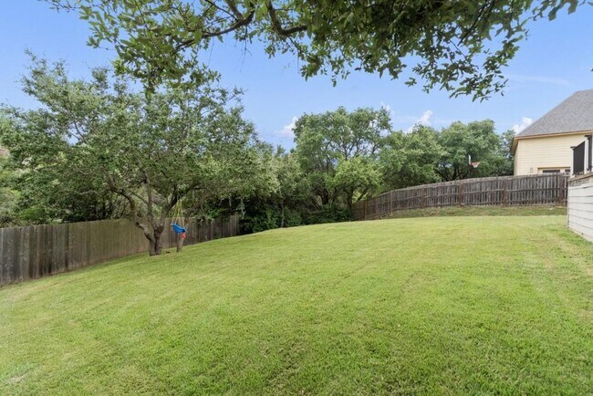 Building Photo - 10104 Longhorn Skyway