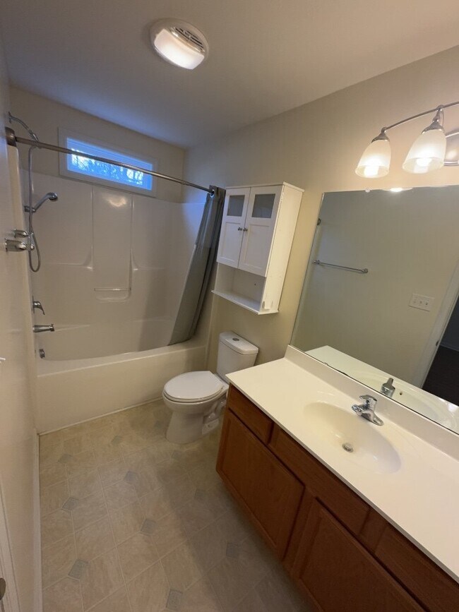 Building Photo - Charming 4 Bedroom, 2 Bath Home - 300 Shif...