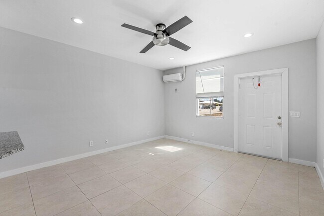 Building Photo - 801 Dobbins St