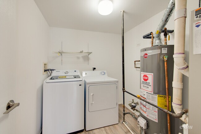 Building Photo - 460 Mayflower Ln