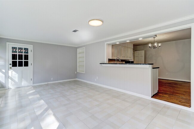 Building Photo - 4515 Oakshire Dr