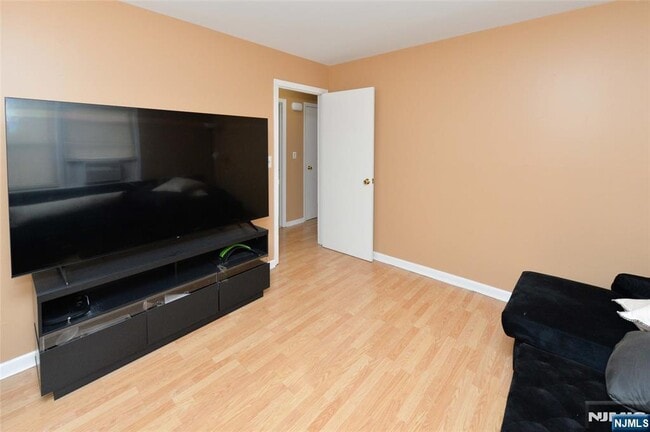 Building Photo - 128 Garibaldi Ave