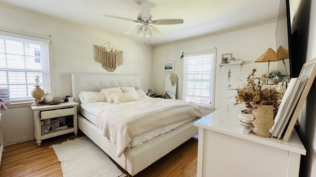 Main bedroom - 4539 Van Noord Ave