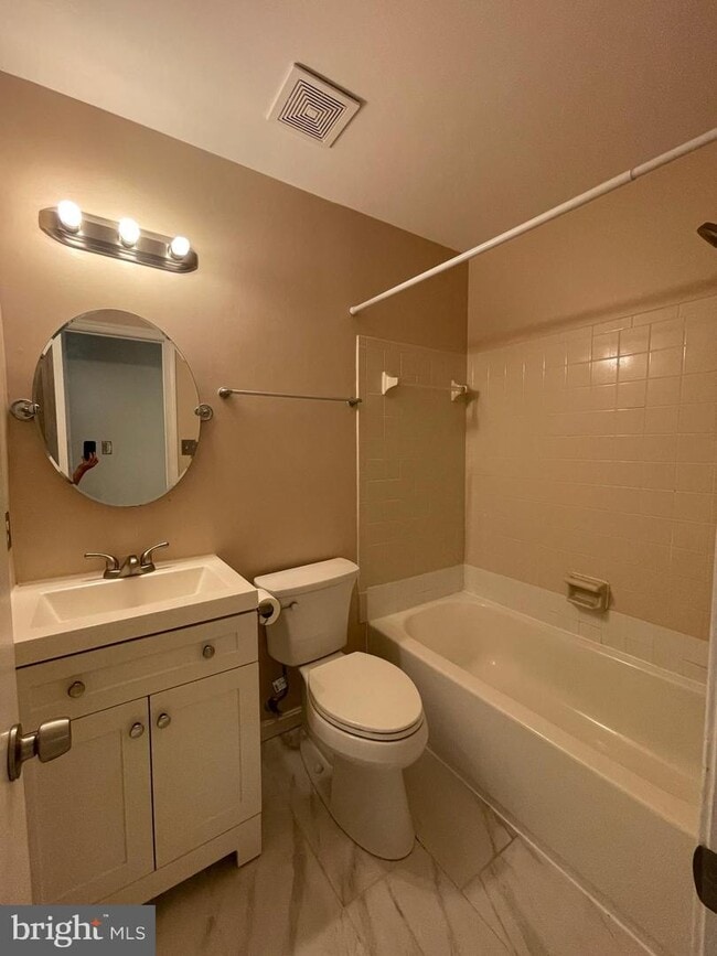 Building Photo - 857 Flagler Dr