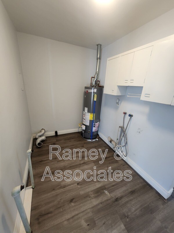 Building Photo - 4401 Bellevue Ave