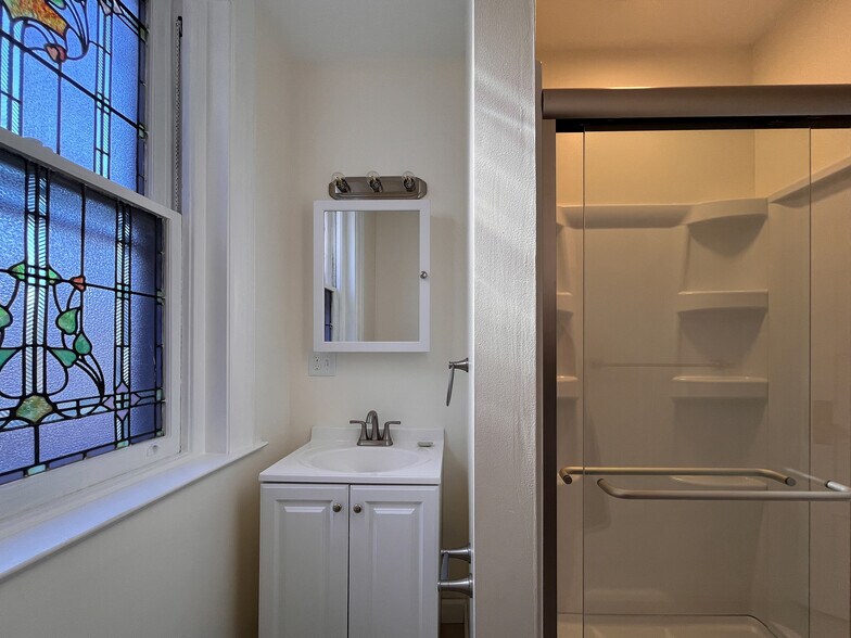 Bathroom - 926 Savannah Ave