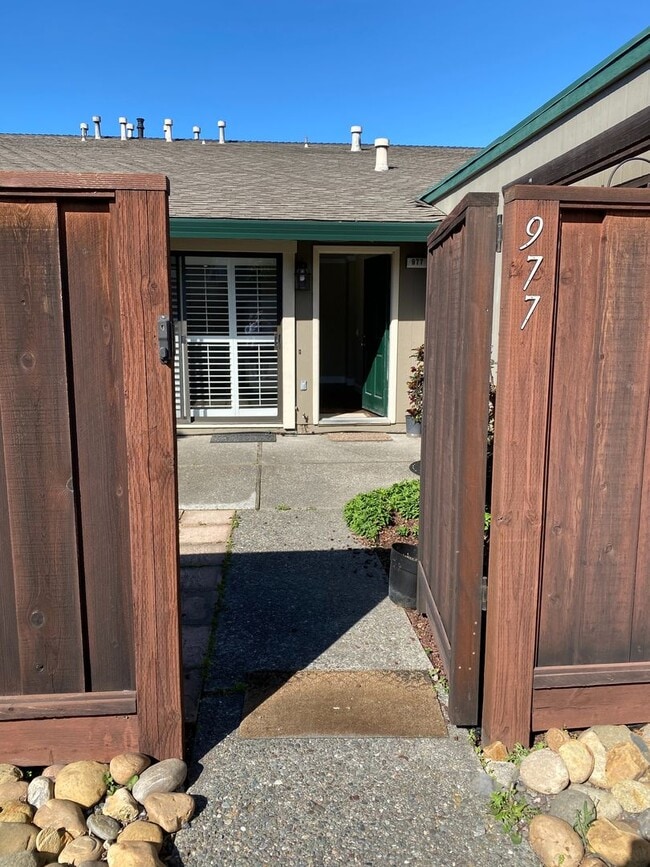 Building Photo - 2 bedroom/1 bath with garage in Rohnert Park