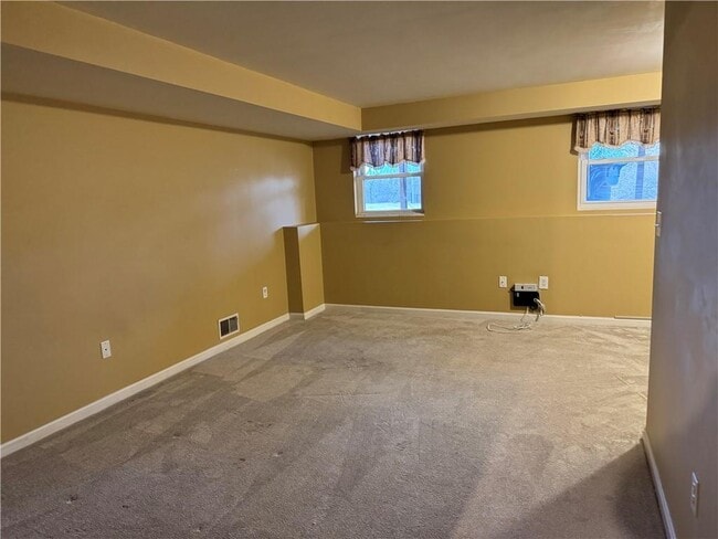 Building Photo - 34 Fairway Dr