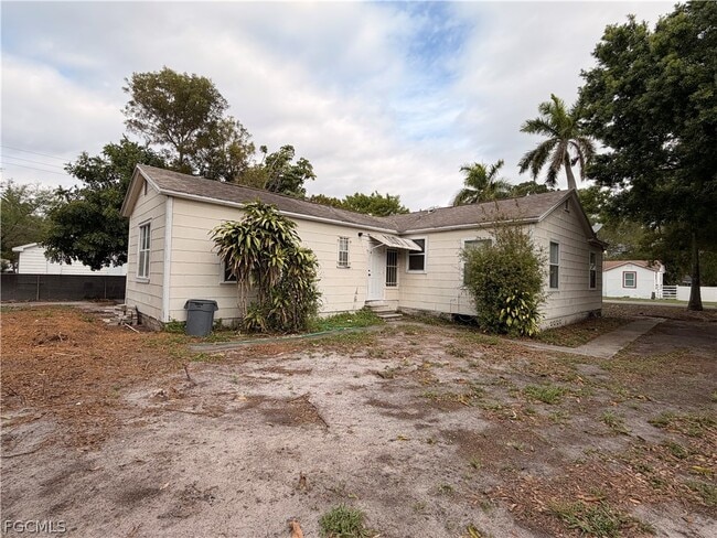 Building Photo - 2114 Dora St