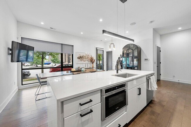 Building Photo - 236 Neruda Ave