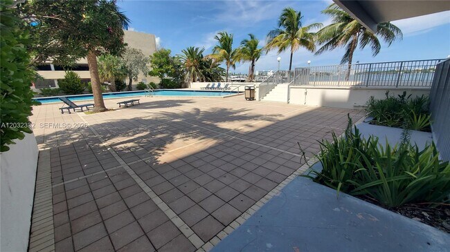 Building Photo - 7545 E Treasure Dr