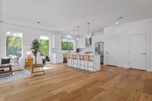 Building Photo - 2222 Moser Ave