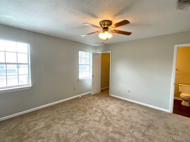 Building Photo - 3932 Miramar Ct