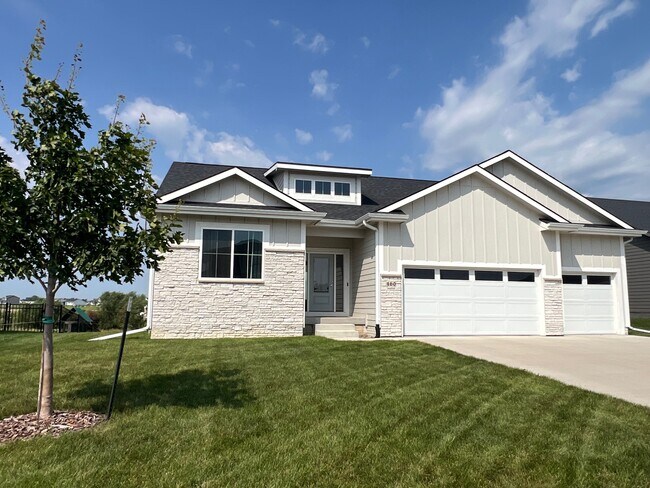 Primary Photo - 460 NW Gracewood Dr
