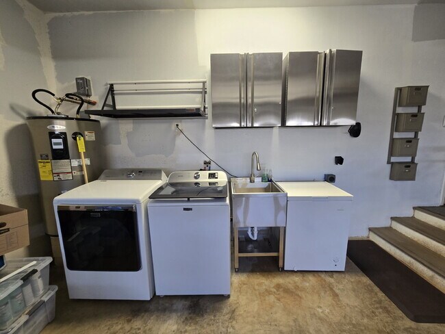 Building Photo - Upgraded 4BR,3BA Home in Ewa Gentry Summerhill with Solar PV