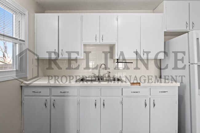 Building Photo - 224 Grover Ave