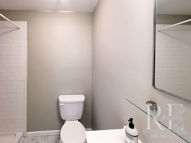 Building Photo - 3BR Bremerton Home with Vintage Charm & Mo...