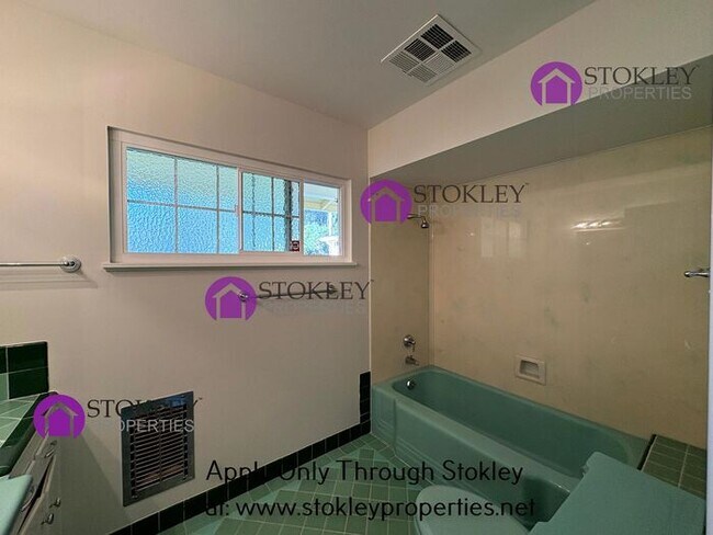 Building Photo - 1130 Laurel Dr