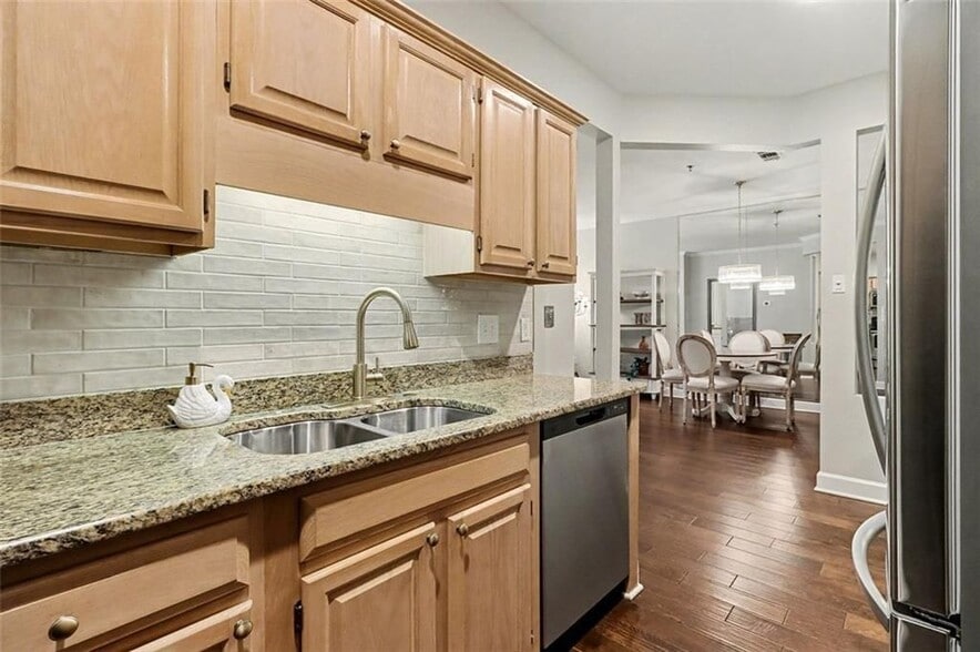 Building Photo - 2865 Lenox Rd NE