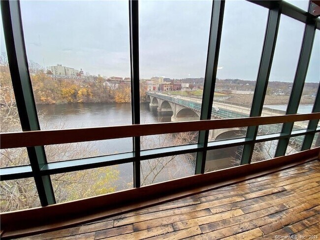 Building Photo - 145 Canal St E