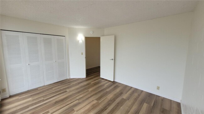 Building Photo - Mililani "Waikalani Woodlands" Newly Remodeled 3 Bedroom 2 Bath.