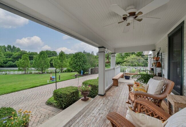 Front and Side Porch - 6N201 Denker Rd