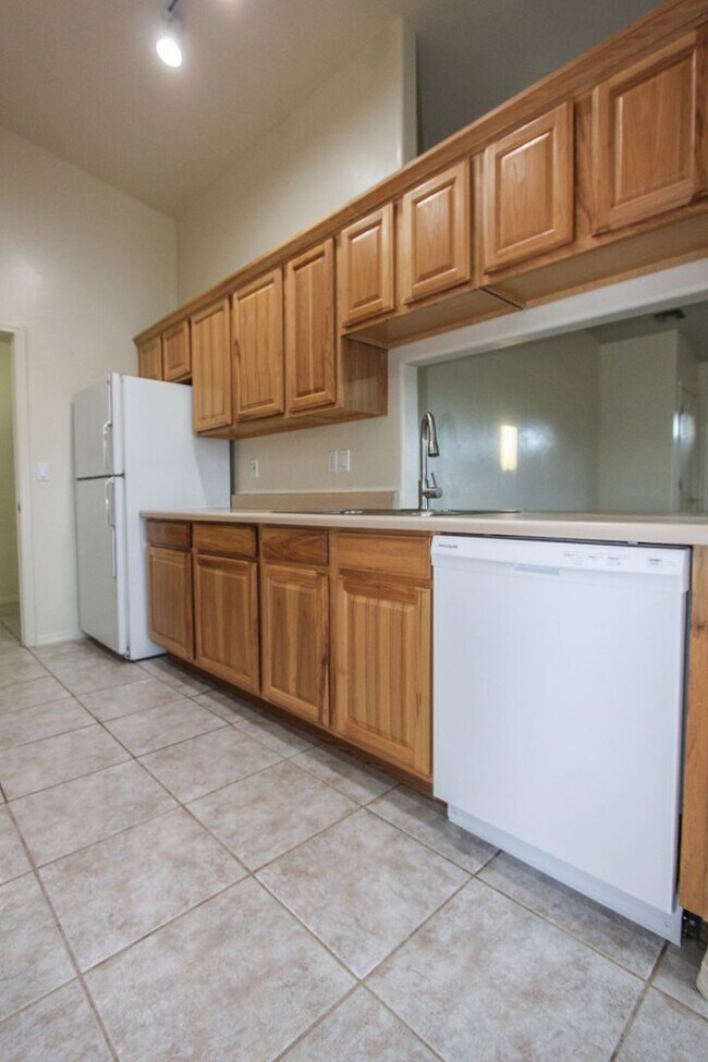 Building Photo - 8509 E Leigh Dr