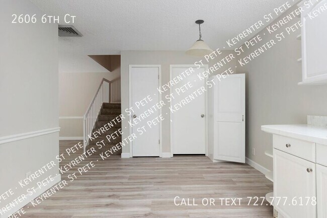 Building Photo - 2606 6th Ct