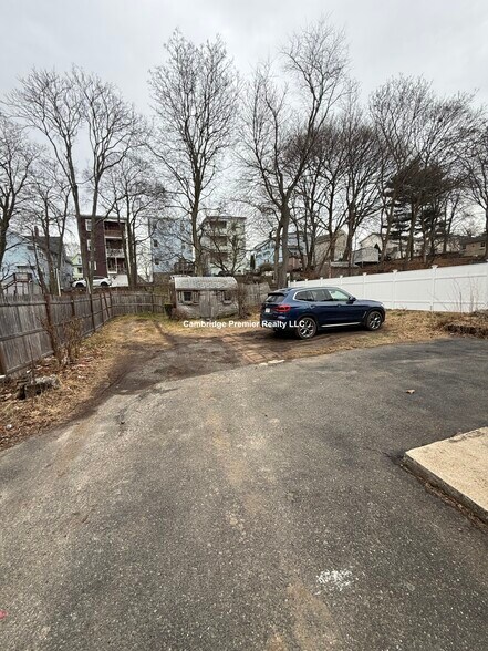Building Photo - 60 Linwood St