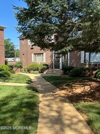 Building Photo - 204 Manor E