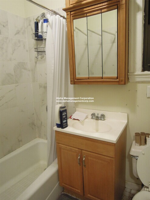 Building Photo - 115 St Stephen St