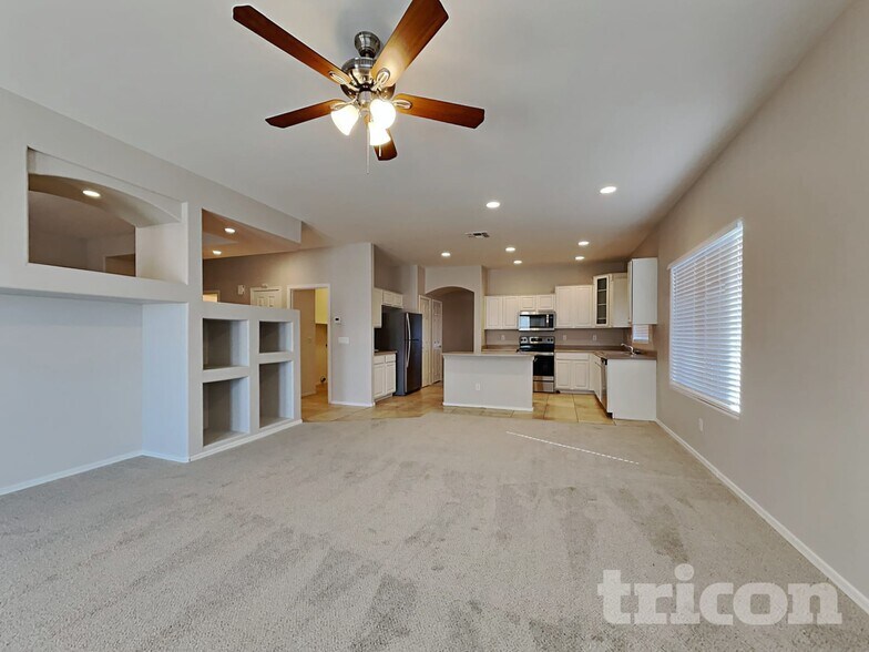 Building Photo - 12825 W Weldon Ave