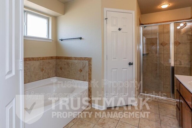 Building Photo - 401 W Libra Dr